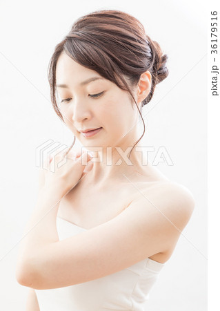 ビューティー　女性　スキンケア　ビューティ　若い女性　美容 36179516