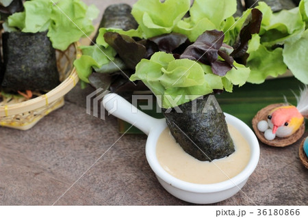 Fresh vegetable salad roll with seaweed Fresh vegetable salad roll with seaweed 36180866