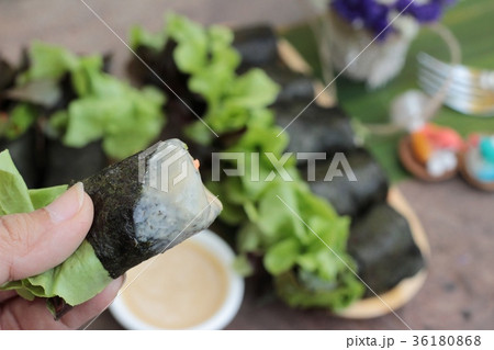 Fresh vegetable salad roll with seaweed 36180868