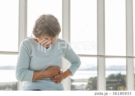 シニア 腹痛 シニア 腹痛 36180935