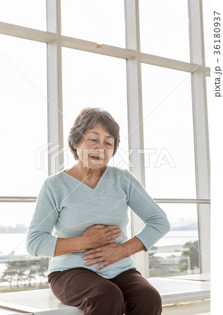 シニア 腹痛 シニア 腹痛 36180937