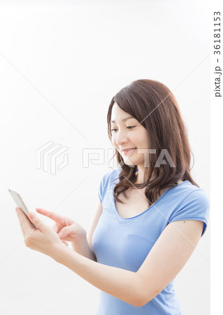 若い女性 スマートフォン 若い女性 スマートフォン 36181153
