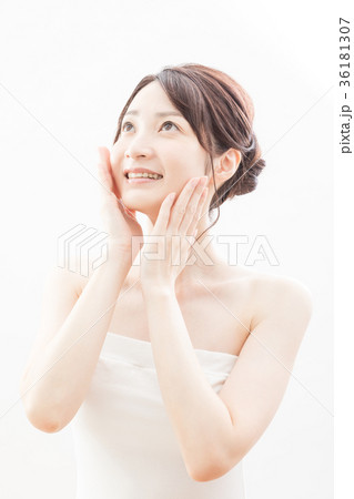 ビューティー 女性 スキンケア ビューティ 若い女性 美容 ビューティー 女性 スキンケア ビューティ 若い女性 美容 36181307