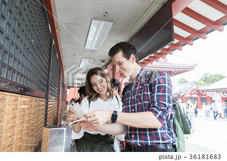 インバウンドツーリスト 文化体験 おみくじ インバウンドツーリスト 文化体験 おみくじ 36181683