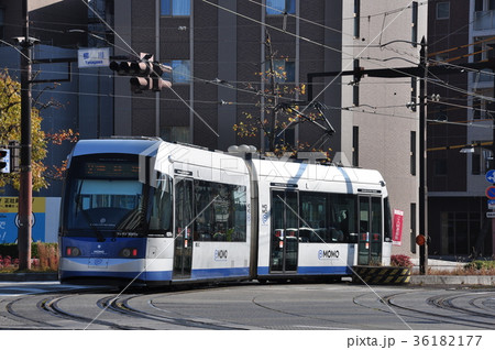岡山市の路面電車「MOMO」 岡山市の路面電車「MOMO」 36182177