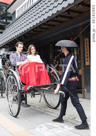 インバウンドツーリスト　文化体験　人力車　 36182665