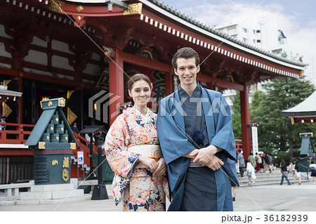 インバウンドツーリスト　文化体験　神社　着物　 36182939
