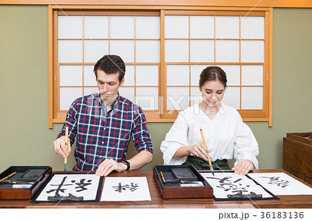 インバウンドツーリスト　文化体験　書道 36183136