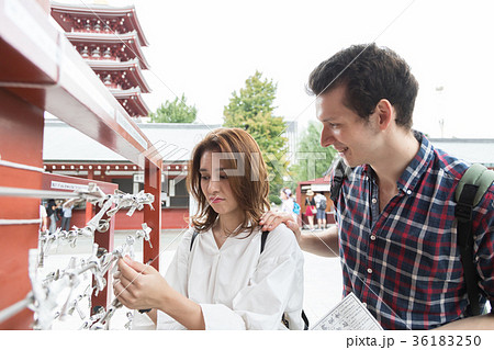 インバウンドツーリスト 文化体験 おみくじ インバウンドツーリスト 文化体験 おみくじ 36183250