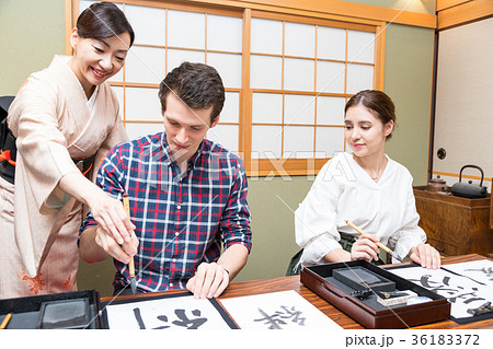 インバウンドツーリスト　文化体験　書道 36183372