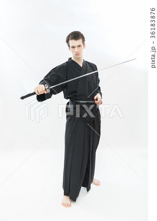 インバウンドツーリスト　文化体験　居合道　 36183876