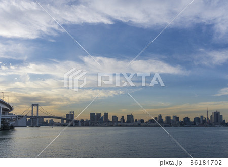 夕方の東京湾岸の風景 夕方の東京湾岸の風景 36184702