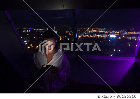 Businesswoman uses a smartphone sitting by the Businesswoman uses a smartphone sitting by the 36185510