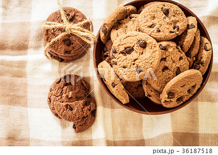 chocolate chip cookies in cup bow 36187518