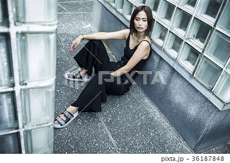 クールな女性 ファッションイメージ クールな女性 ファッションイメージ 36187848