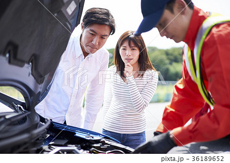 ロードサービスを呼ぶドライバー 36189652