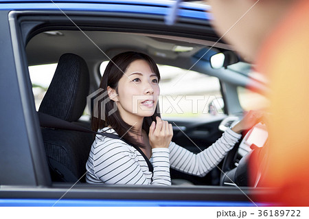 ロードサービスを呼ぶドライバー 36189722