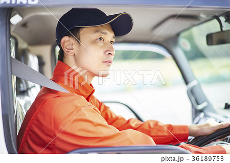 ロードサービスの男性 36189753