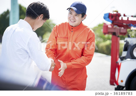 ロードサービスの男性 36189783