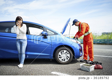 ロードサービスの男性 36189792