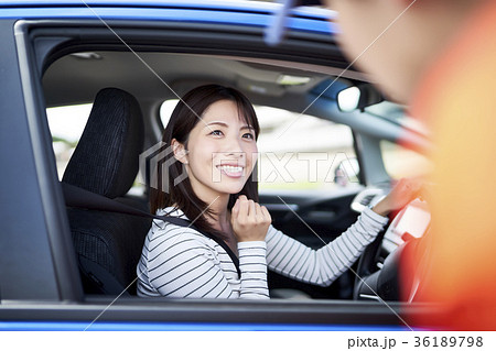 ロードサービスを呼ぶドライバー ロードサービスを呼ぶドライバー 36189798