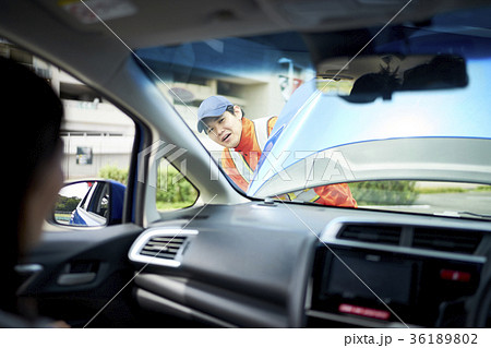 ロードサービスの男性 ロードサービスの男性 36189802