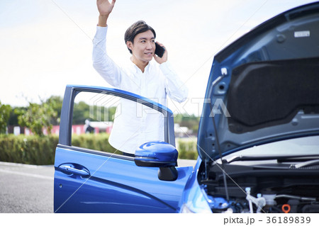 ロードサービスを呼ぶドライバー ロードサービスを呼ぶドライバー 36189839