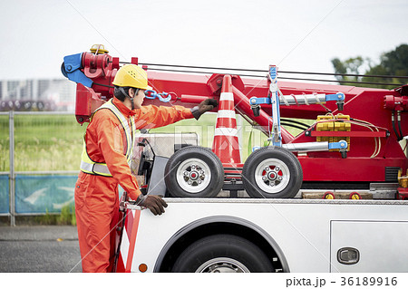 ロードサービスの男性 ロードサービスの男性 36189916