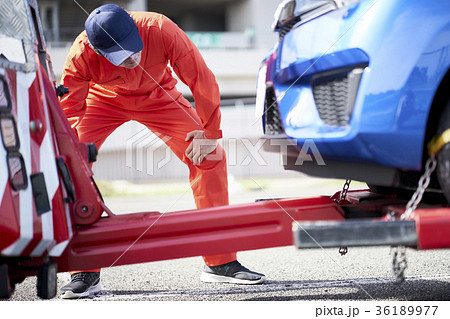 ロードサービスの男性 36189977