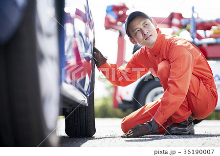 ロードサービスの男性 36190007