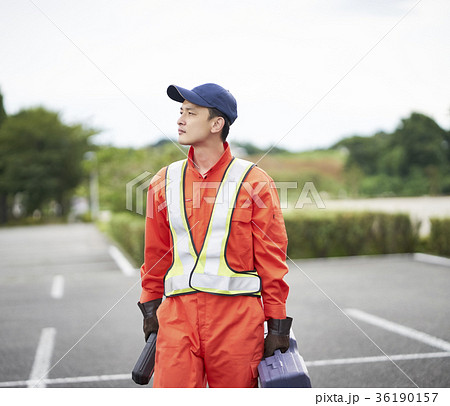 ロードサービスの男性 36190157