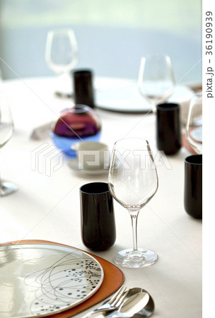 Stylish table set 36190939