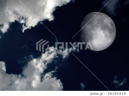 The moon in the night skyのイラスト素材 [36191419] - PIXTA