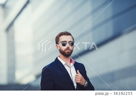handsome young businessman 36192255