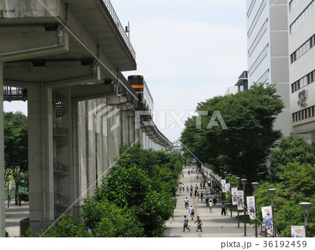 立川北駅に入る多摩モノレール 36192459