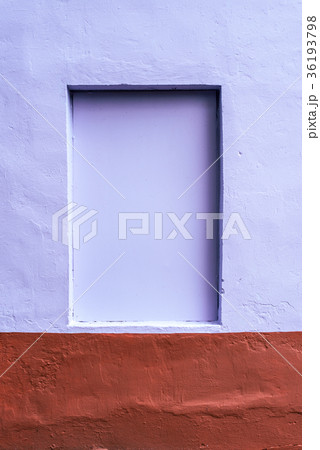 The homogeneous background of the wall is dyed The homogeneous background of the wall is dyed 36193798
