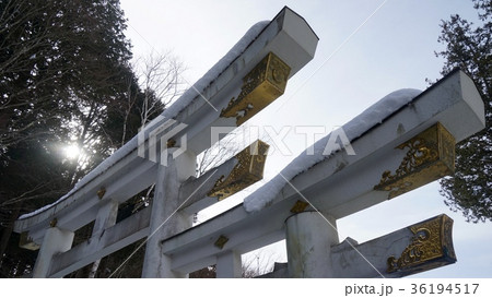 三峯神社の鳥居をくぐる 三峯神社の鳥居をくぐる 36194517