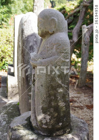 信州の文化財　名工　守屋貞治の石仏　上赤須の延命地蔵大菩薩像　側面（長野県駒ケ根市） 36194958