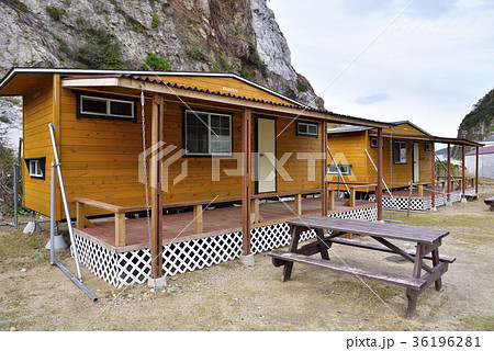 白崎海洋公園 キャンプガーデン バンガロー 和歌山県日高郡由良町 の写真素材