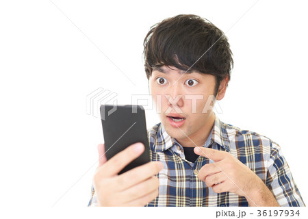 驚いた表情の男性 驚いた表情の男性 36197934