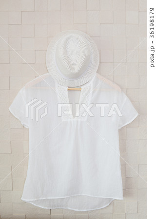 おしゃれな帽子とシャツ 36198179