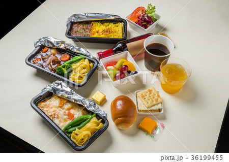 国際線の機内食 flight meal of the international economy 国際線の機内食 flight meal of the international economy 36199455
