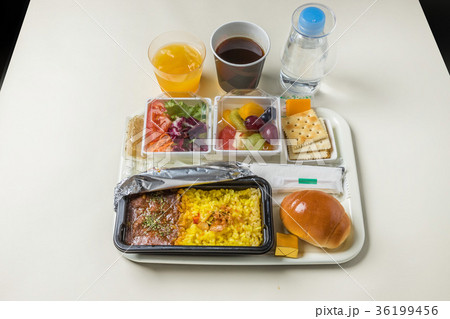 国際線の機内食 flight meal of the international economy 36199456