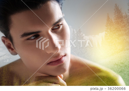 Thoughtful young man looking into the distance 36200066