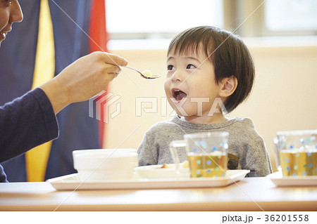 企業内保育　給食 36201558