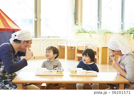 企業内保育　給食 36201571