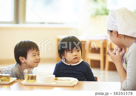 企業内保育　給食 36201579