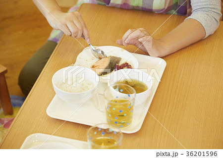 企業内保育　給食 36201596