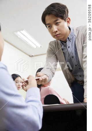 教師 先生 教室 36209598