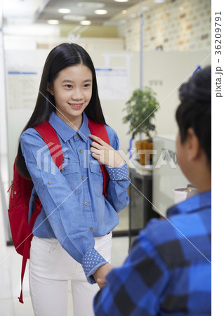 見開き 対面 向き合う 36209791